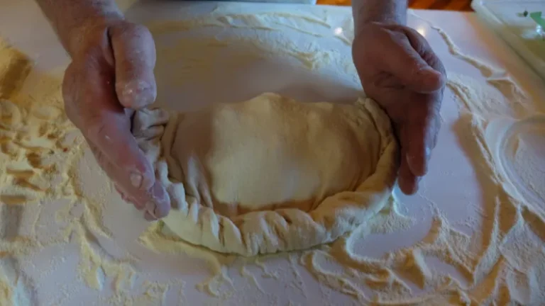 Calzone dough pizza fill