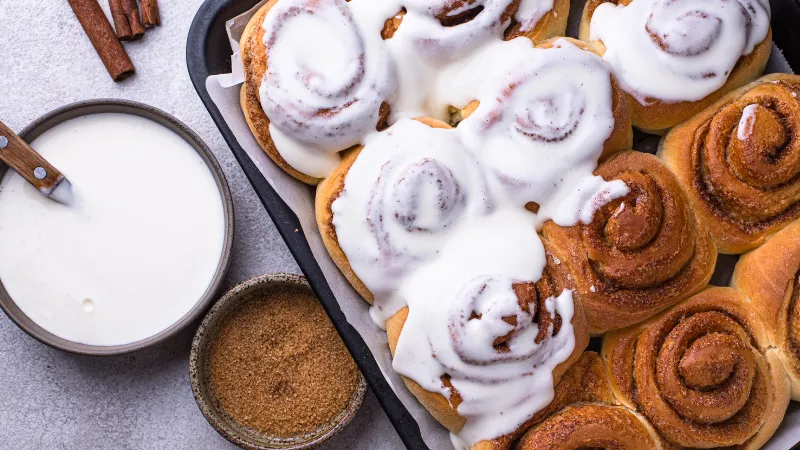 Cinnamon Roll Glaze Recipe: An Easy Finish for Every Roll!