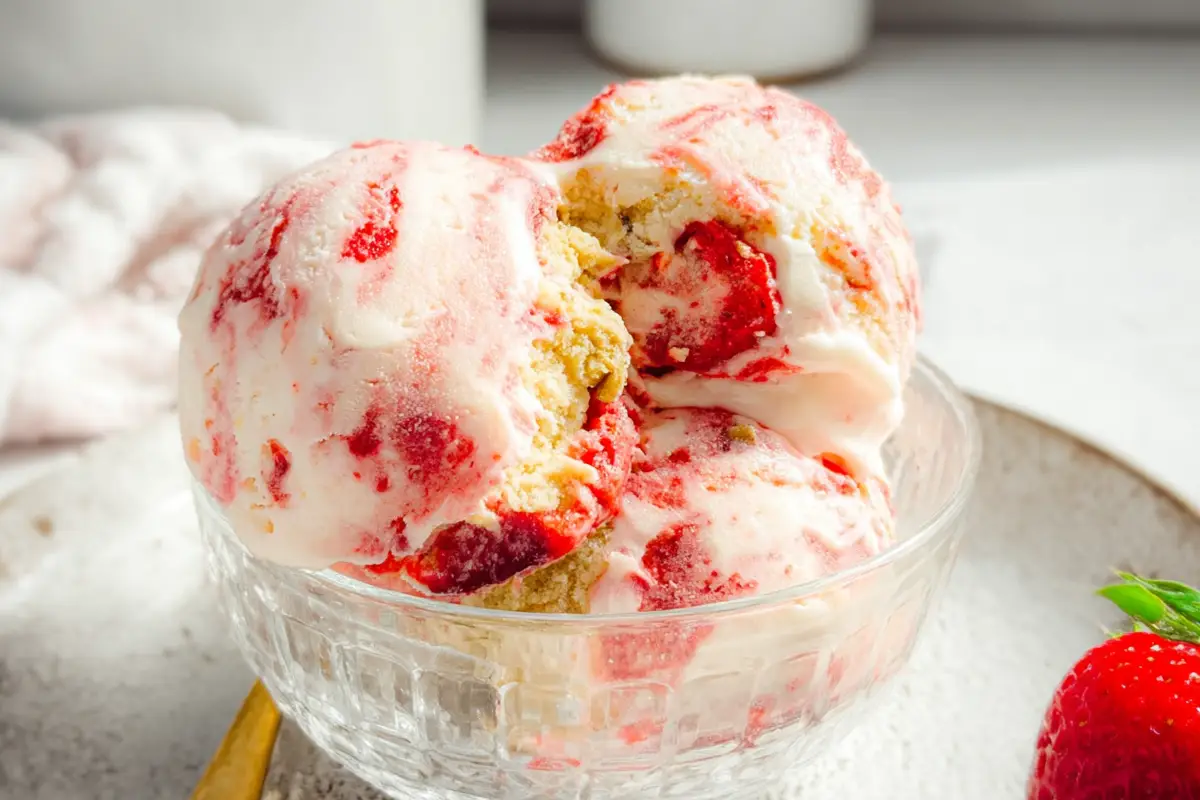 Strawberry Cheesecake Ice Cream Recipe: Easy, Creamy & Perfect for Summer